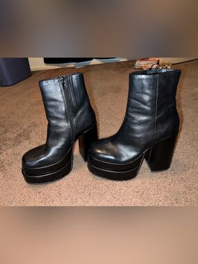 Steve Madden Black Leather Platform Ankle Boots